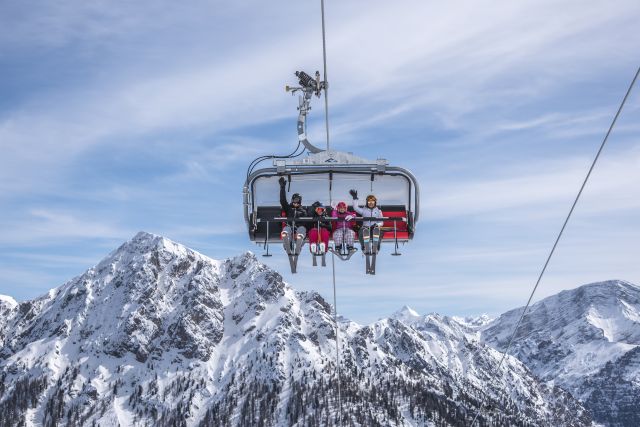 Skiing in Alta Badia Image: Skiing in Alta Badia